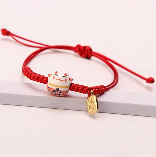 Pulsera de Hilo Ajustable Gato de la Suerte. Roja