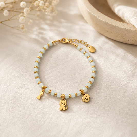 Pulsera Acero inoxidable Dorada con Cuentas Blancas y Charms de Mascotas